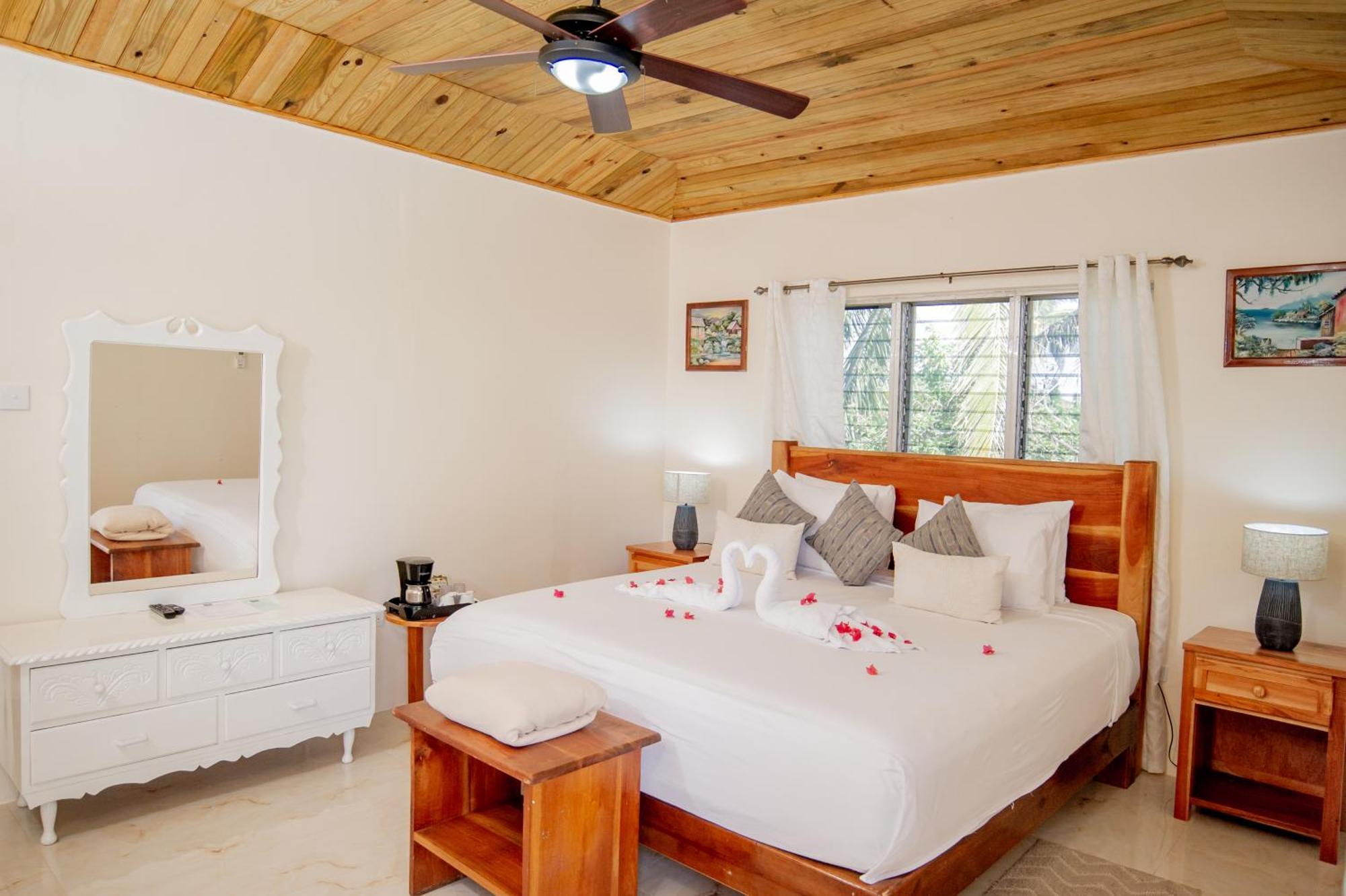 Beyond Sunset Resort & Villas Treasure Beach Ngoại thất bức ảnh